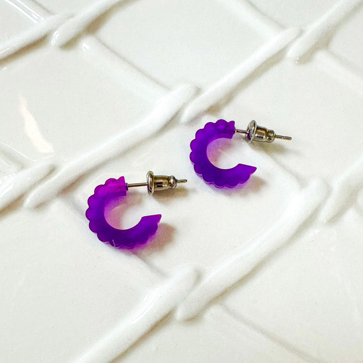 Scalloped Huggie | Purple