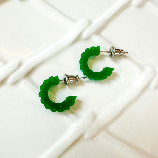 Scalloped Huggie | Green