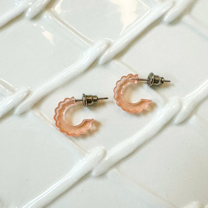 Scalloped Huggie | Translucent Rose