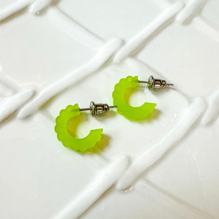Scalloped Huggie | Lime