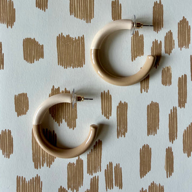 Mazie Colorblock Hoops • Cream + Tan