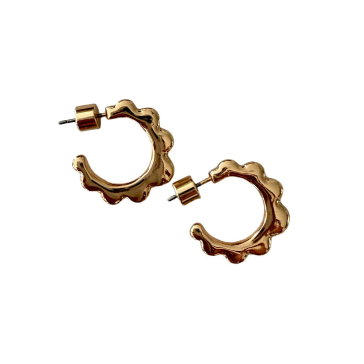 Scalloped Mini Hoop | Gold